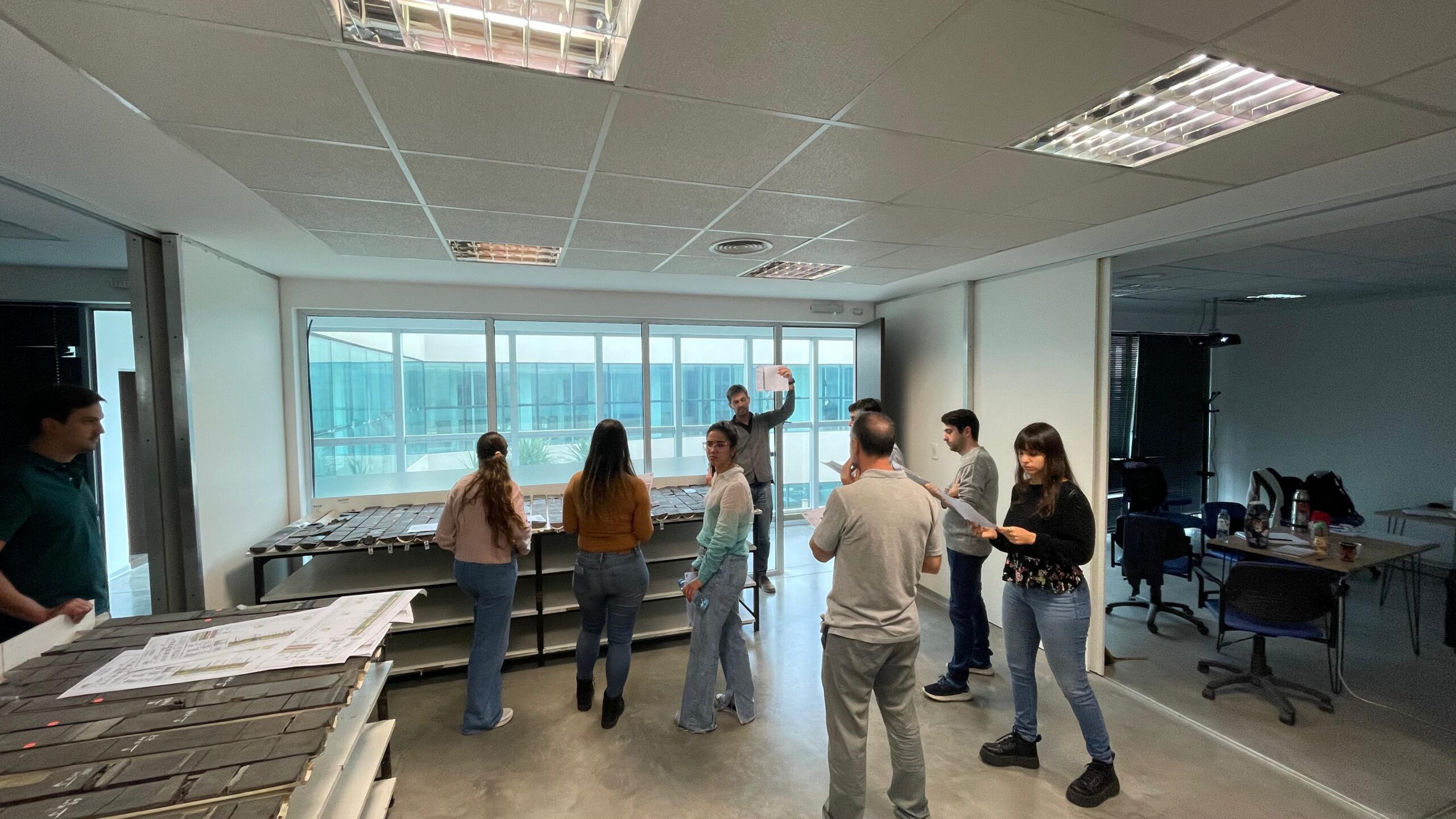 Discussion on integration of well petrophysical data with cores